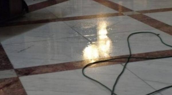 cine i a bagat la apa pe parlamentarii romaniei