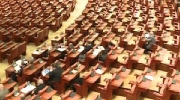 scandal ca pe stadion in plenul camerei intre putere si opozitie