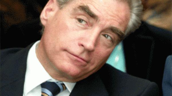 roman vs plesu un caracter slab un mediocru fudul