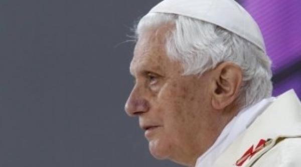 farsa macabra pe twitter papa benedict al xvi lea a murit