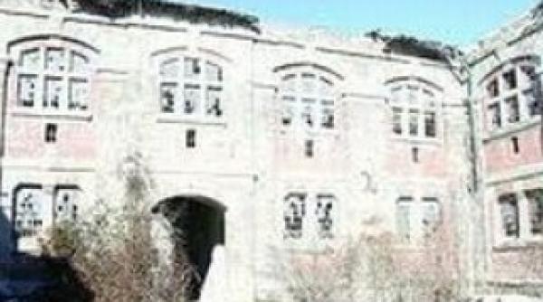 inchisoarea doftana a ramas fara acoperis din cauza zapezii