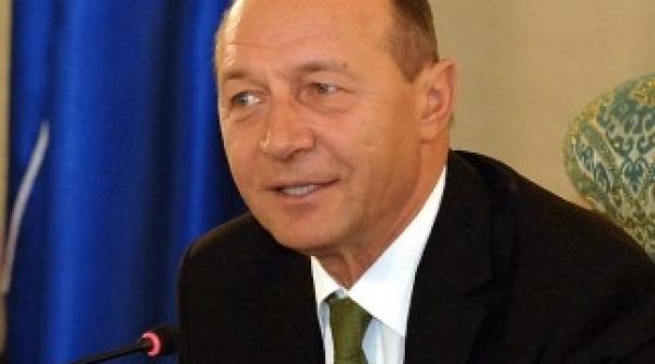 basescu a promulgat legea potrivit careia infractiunile de omor nu se mai prescriu