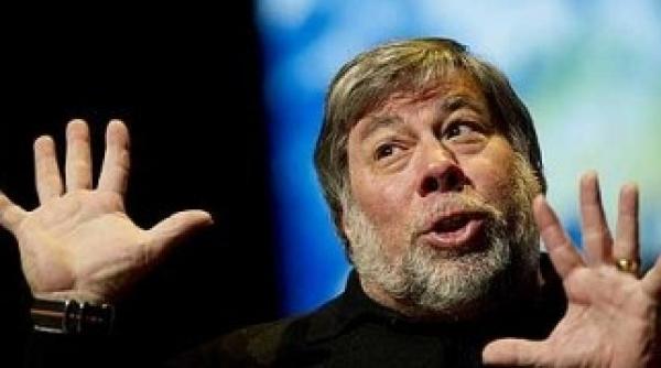 unul dintre fondatorii apple a stat la coada pentru noul ipad