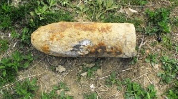 doi copii grav raniti de un proiectil din cel de al doilea razboi mondial