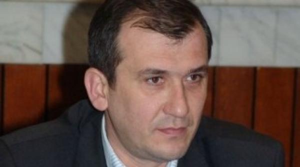 cutremur in pdl 3 parlamentari si 42 de primari pleaca cu frunzaverde