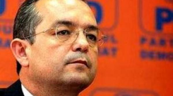 scaunul lui boc se clatina dupa plecare lui frunzaverde liderii pdl ii cer demsia