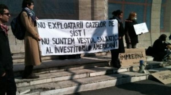 protest in piata universitatii impotriva explorarii gazelor de sist