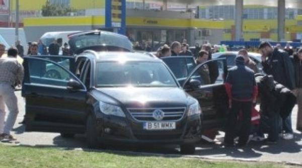 trei suspecti de spargeri de locuinte din bucuresti prinsi cu focuri de arma la brasov