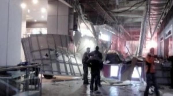 tavanul unui mall din bucuresti s a prabusit