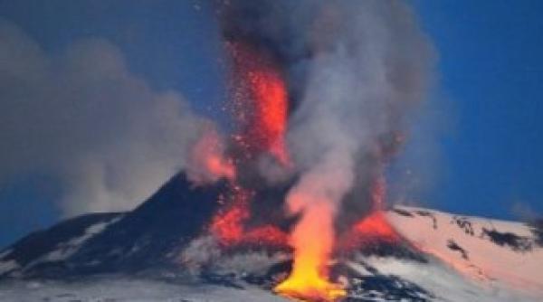 vulcanul etna a erupt din nou
