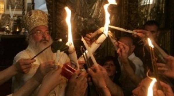 lumina sfanta a fost adusa la bucuresti vezi cand va fi oferita credinciosilor