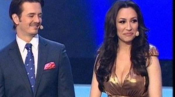 andra cu un decolteu generos la romanii au talent