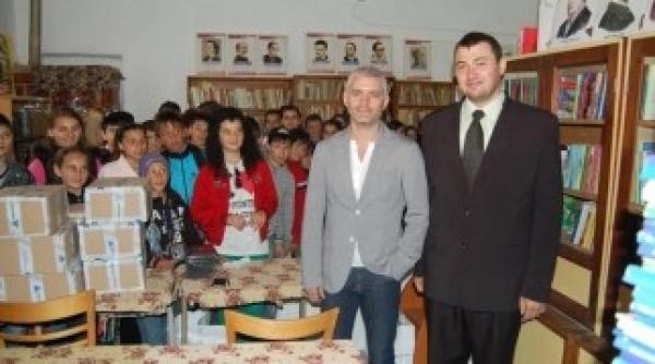 iantu si milionarul tudor cojocaru fac pledoarie pentru carte si citit la racaciuni