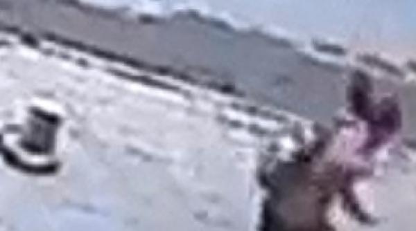 s a prabusit asfaltul cu ea ce a patint o femeie in china