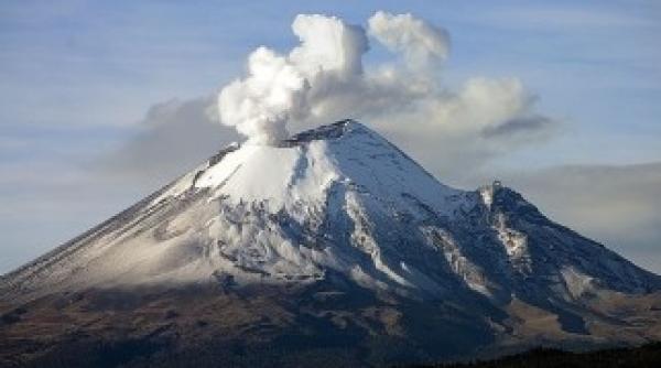 eruptia vulcanului popocatepetl cenusa vulcanica ameninta capitala mexicana