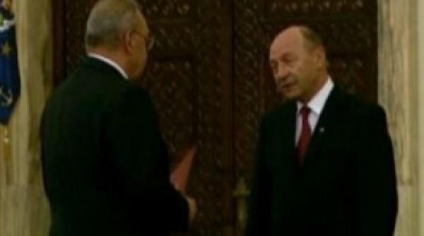 de ce a refuzat basescu sa dea mana cu andrei marga