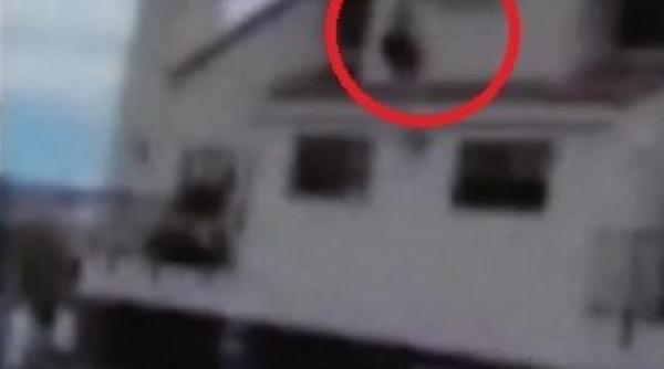 saritura in apa aproape mortala video