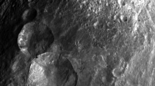 calatorie fantastica in jurul unui asteroid cum arata vesta de aproape