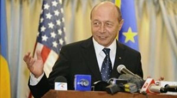 basescu nu vedeti ca nu atac puterea