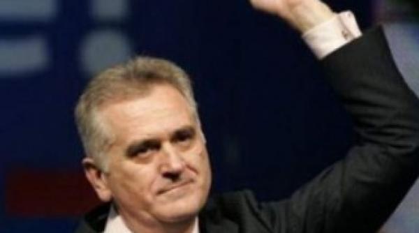 lovitura de teatru in serbia populistul nikolic il invinge pe tadic