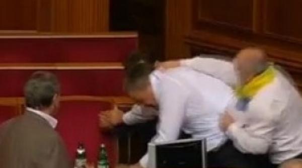 bataie in parlamentul din ucraina