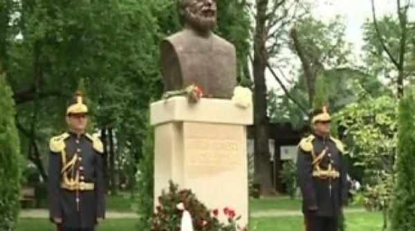bustul lui paunescu dezvelit in gradina icoanei din bucuresti