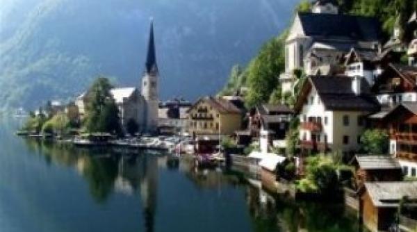 clona chineza a satului hallstatt din austria si a deschis portile