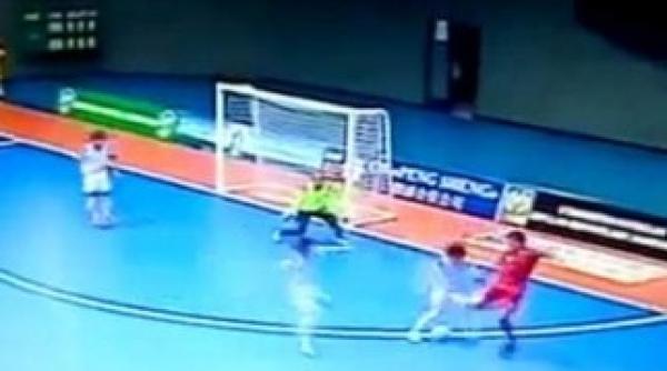 fenomenal un astfel de dribling nu ai vazut niciodata video