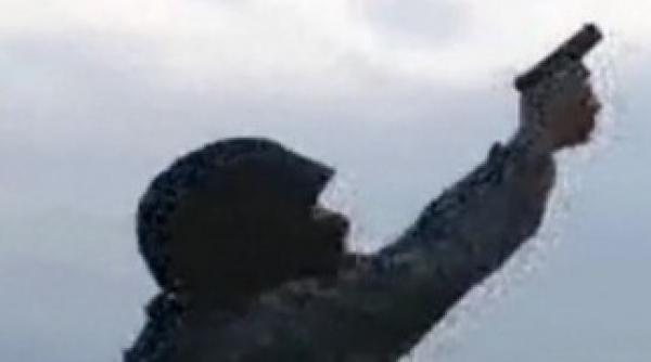 sinucigas amenintat cu pistolul de un ofiter dias video