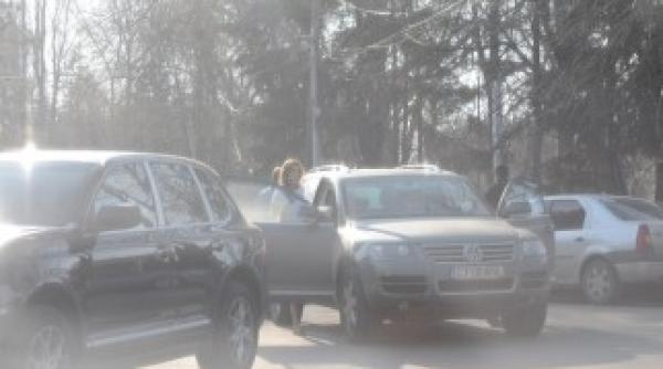 vezi cum liviu negoita defileaza in masina de lux a asociatilor din aa marketing and management