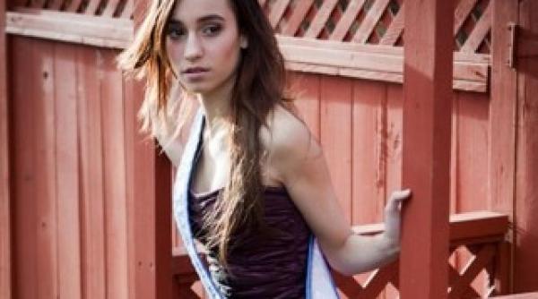 adolescenta de 16 ani care reprezinta romania la miss teen 2012 foto