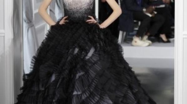 atelierul versace se reintoarce la haute couture