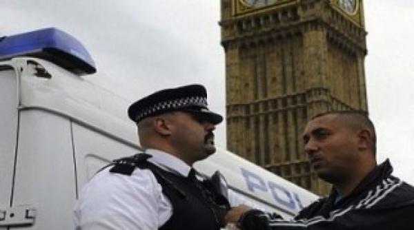 zeci de romani evacuati din londra