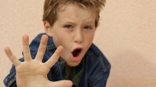 elev acuzat ca si a obligat doi colegi sa faca sex in toaleta scolii