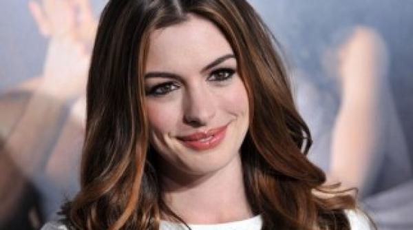 anne hathaway insarcinata