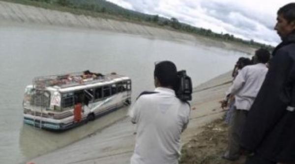 tagedie in nepal noua persoane au murit intr un accident rutier