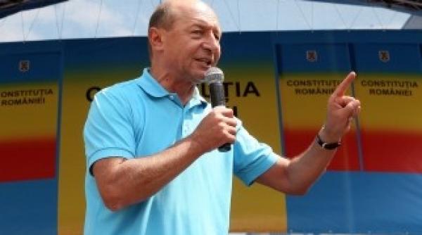 basescu sa prelungim referendumul pana le iese