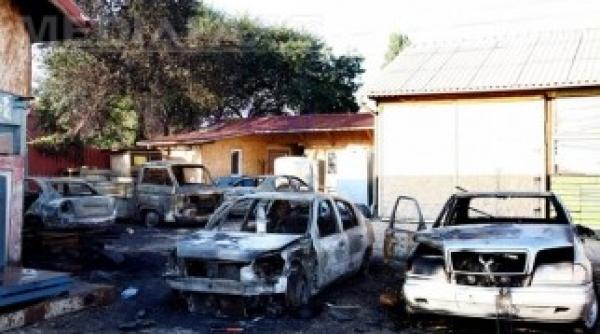 incendiu intr un service din buzau sase masini au fost distruse