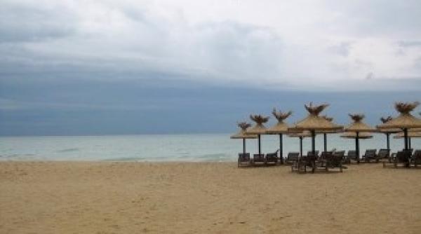 numarul mic de turisti straini in romania are avantajul lui teroristii nu ar fi avut pe cine sa atace