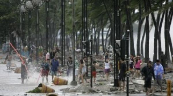 dezastru in hong kong taifunul vicente a ranit peste 100 de persoane