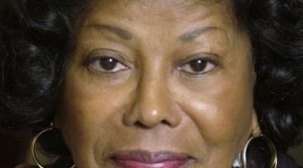 mama lui michael jackson a fost gasita