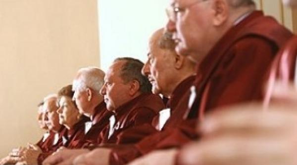 ccr referendumul in mai multe zile este legal