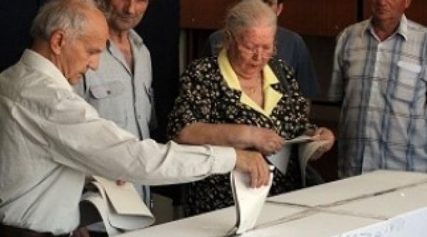 romania libera a intors armele indeamna romanii sa vina la referendum