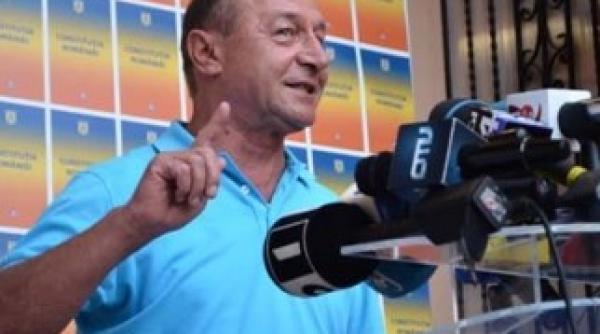 basescu atac dur la antena 3 va dau voua la antene flacara democratiei