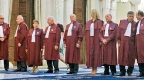 curtea constitutionala se intruneste miercuri pentru analizarea referendumului