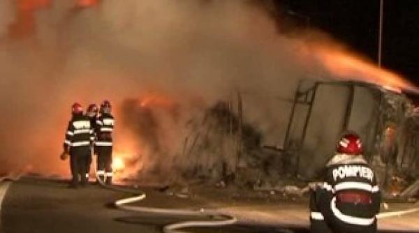 un tir s a rasturnat si a luat foc pe autostrada bucuresti pitesti