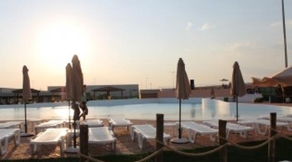 cum arata la plaja parcul acvatic din divertiland