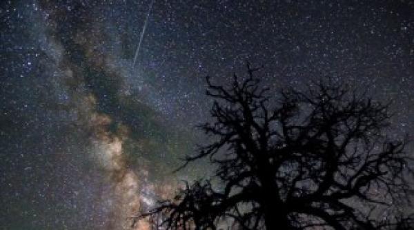 ploua cu stele in weekend cati meteori se vor vedea cu ochiul liber