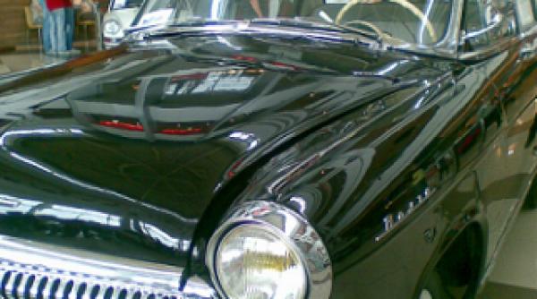 expozitie de masini de epoca si reclame vechi