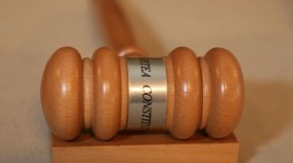 curtea constitutionala intre a valida sau invalida referendumul